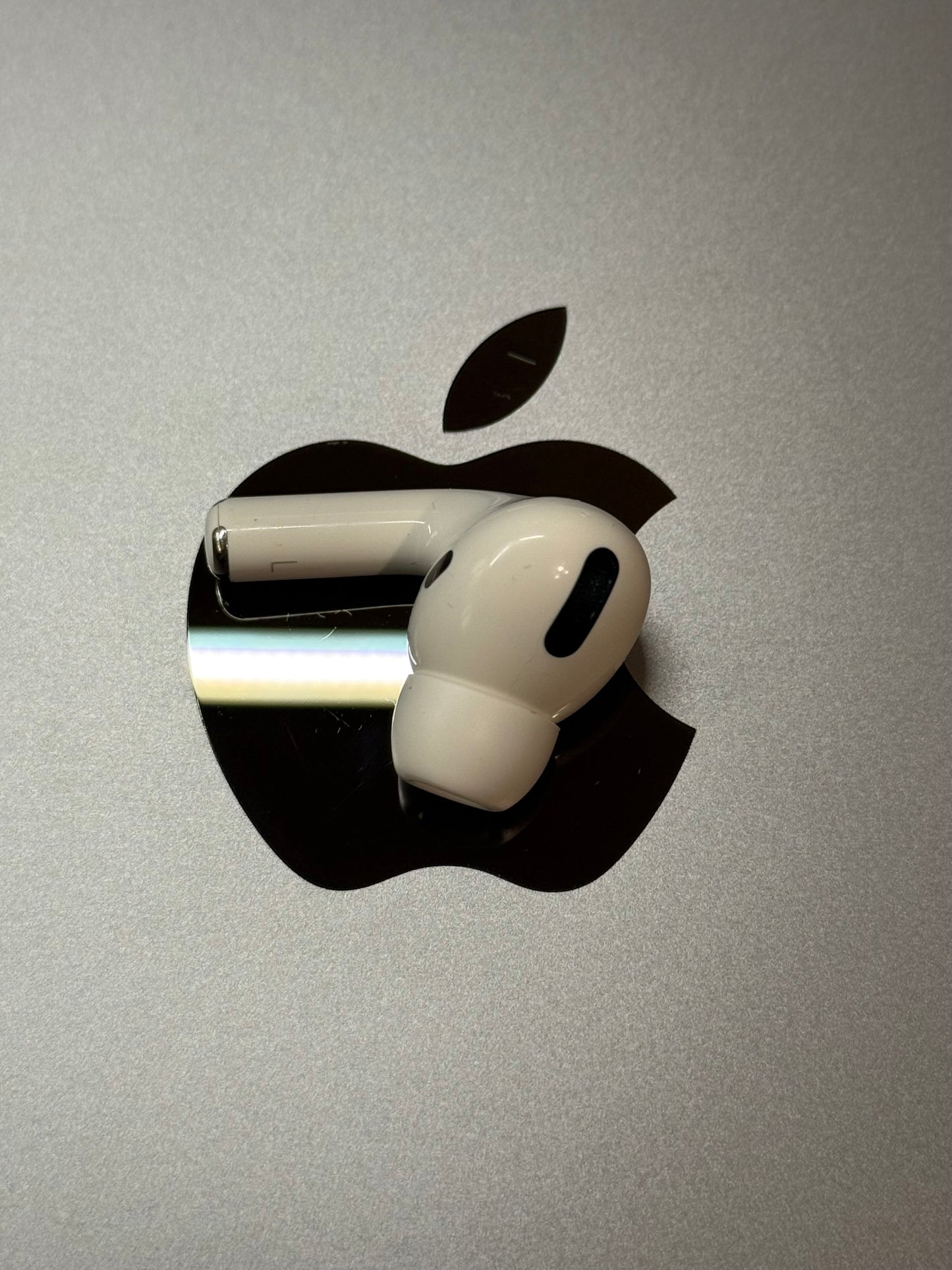 Left Only Apple AirPods Pro 1st Gen Genuine Replacement - Model A2084