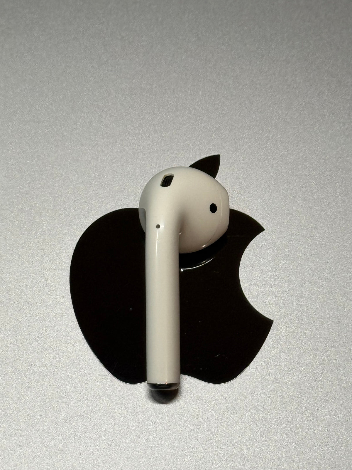 Replacement Right AirPod for AirPods 2nd Gen โ Model A2032