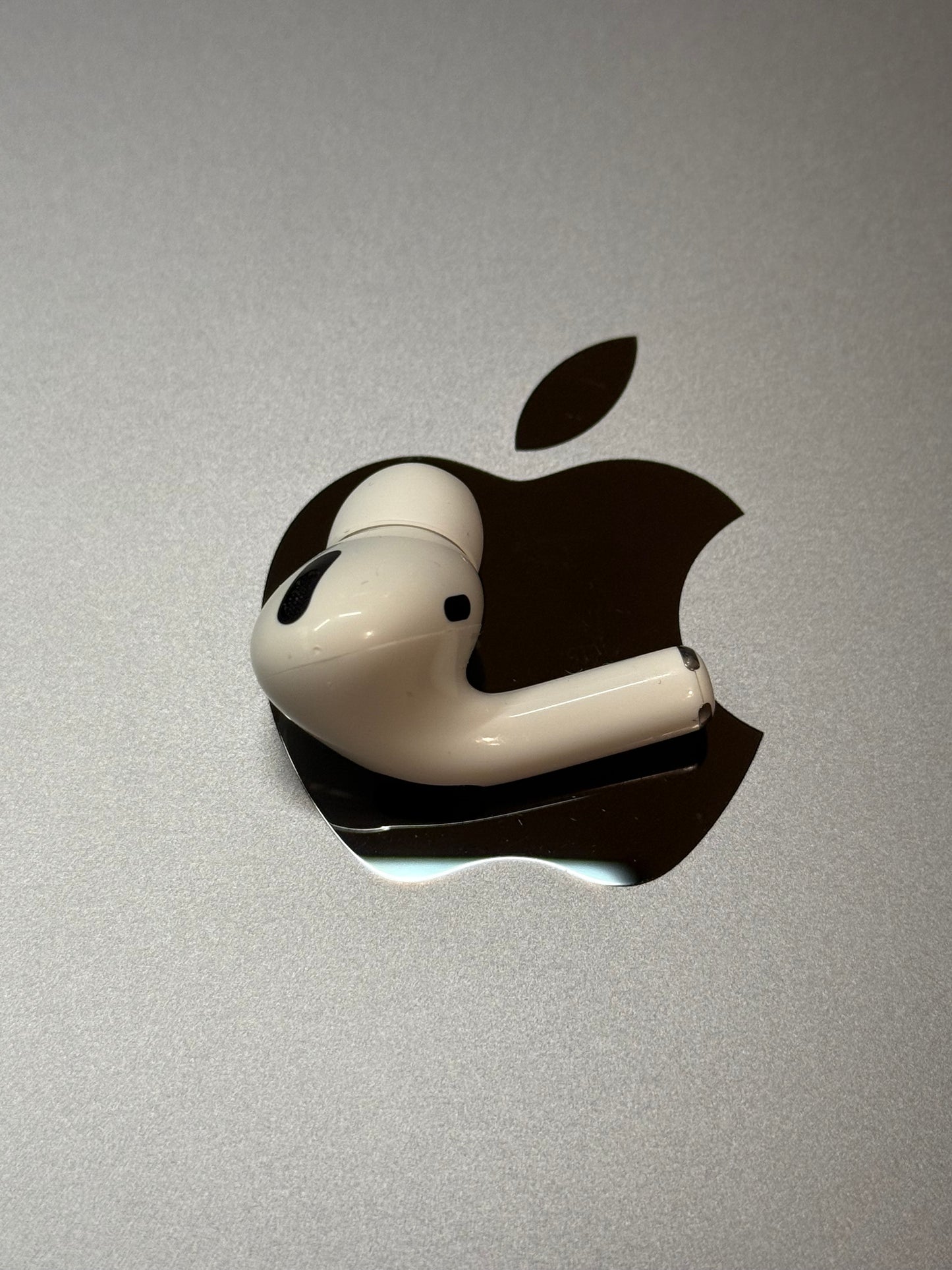 Left Only Apple AirPods Pro 1st Gen Genuine Replacement - Model A2084