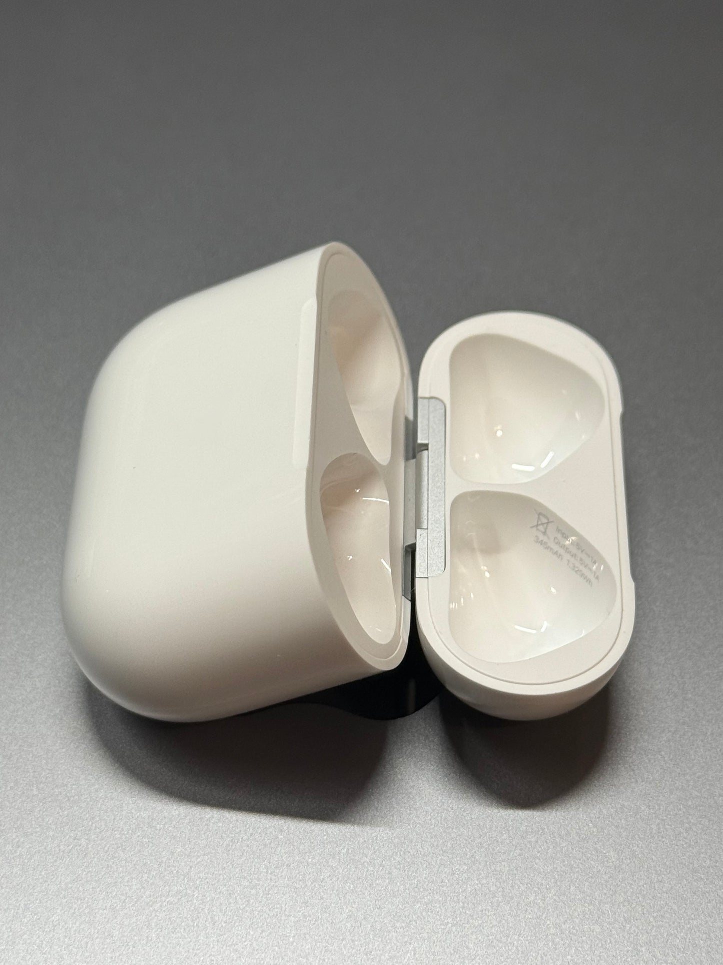 Replacement Charging Case for AirPods 4th Gen – Standard (A3050) or ANC (A3055) Versions Available